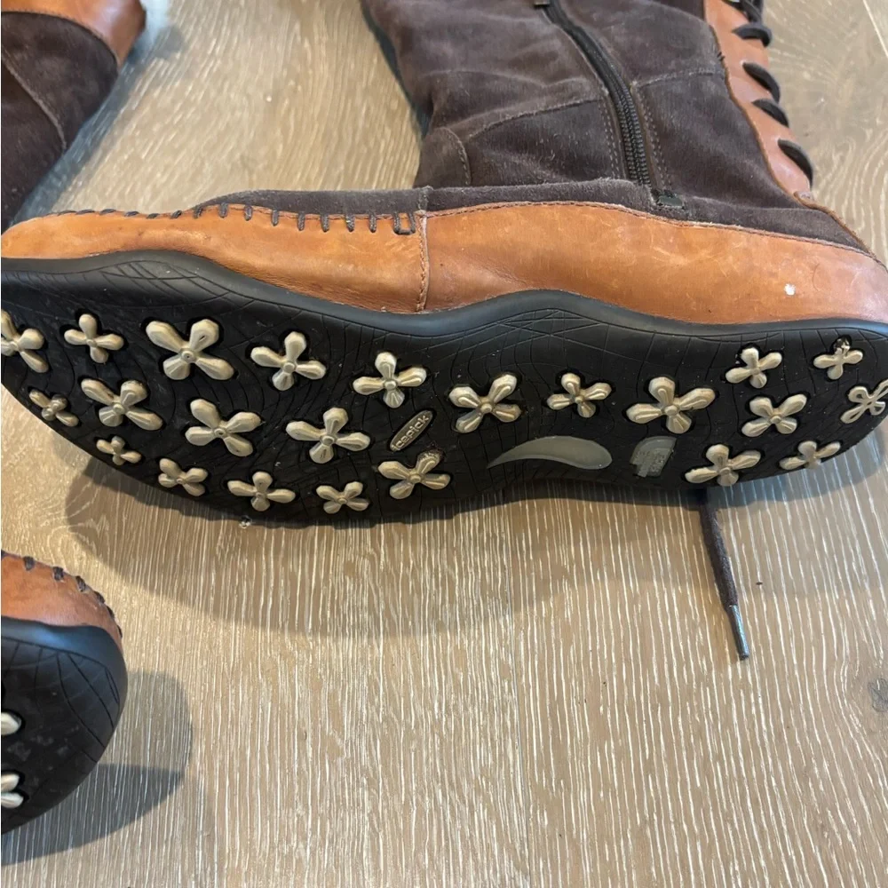 The North Face Brown and Tan Faux-Fur Trim Winter Boots 105 - Picture 4 of 6